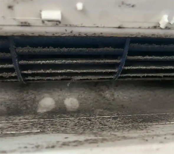 梁河空调吹的风有股烧焦味是怎么回事